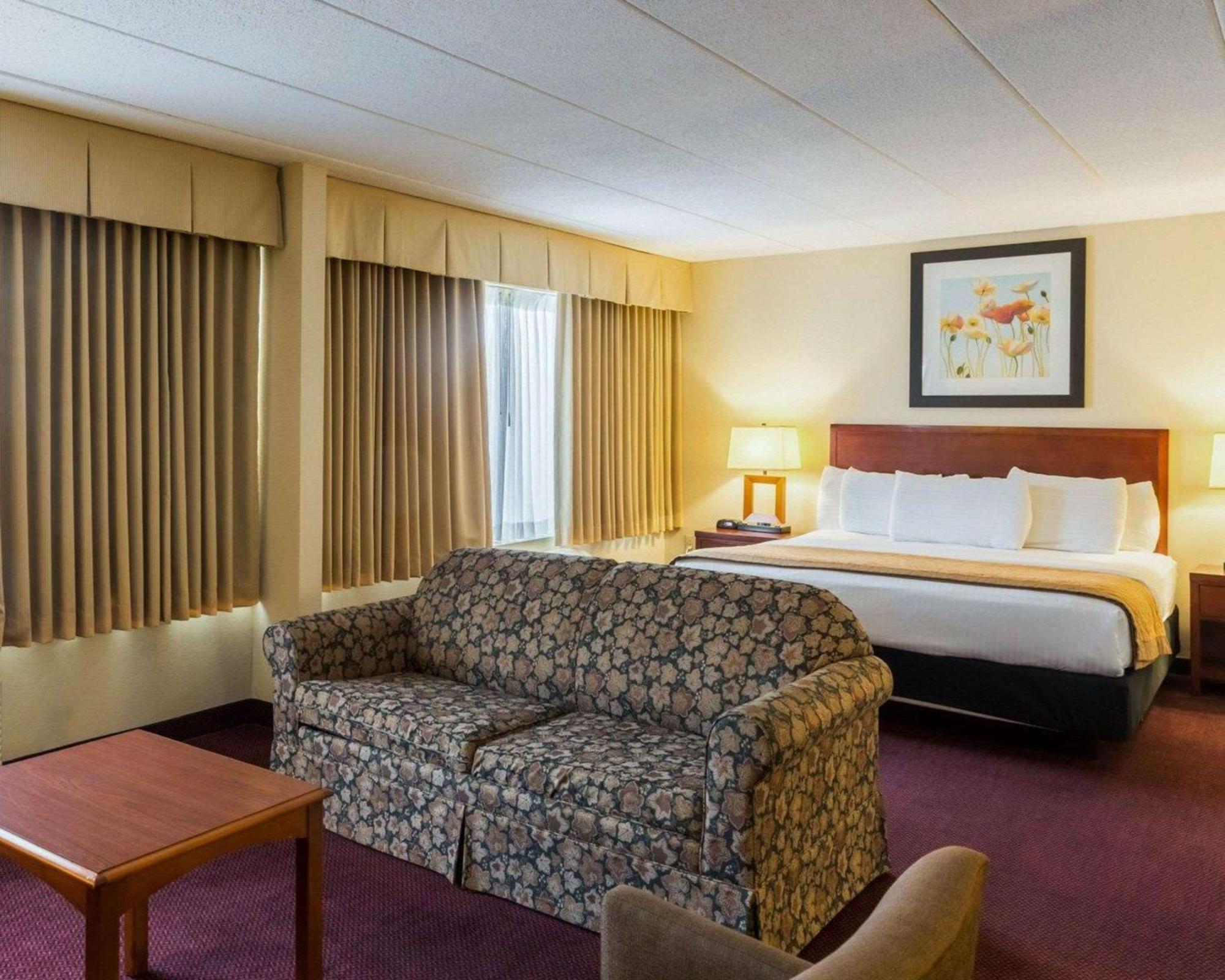 Clarion Hotel Somerset - New Brunswick Экстерьер фото