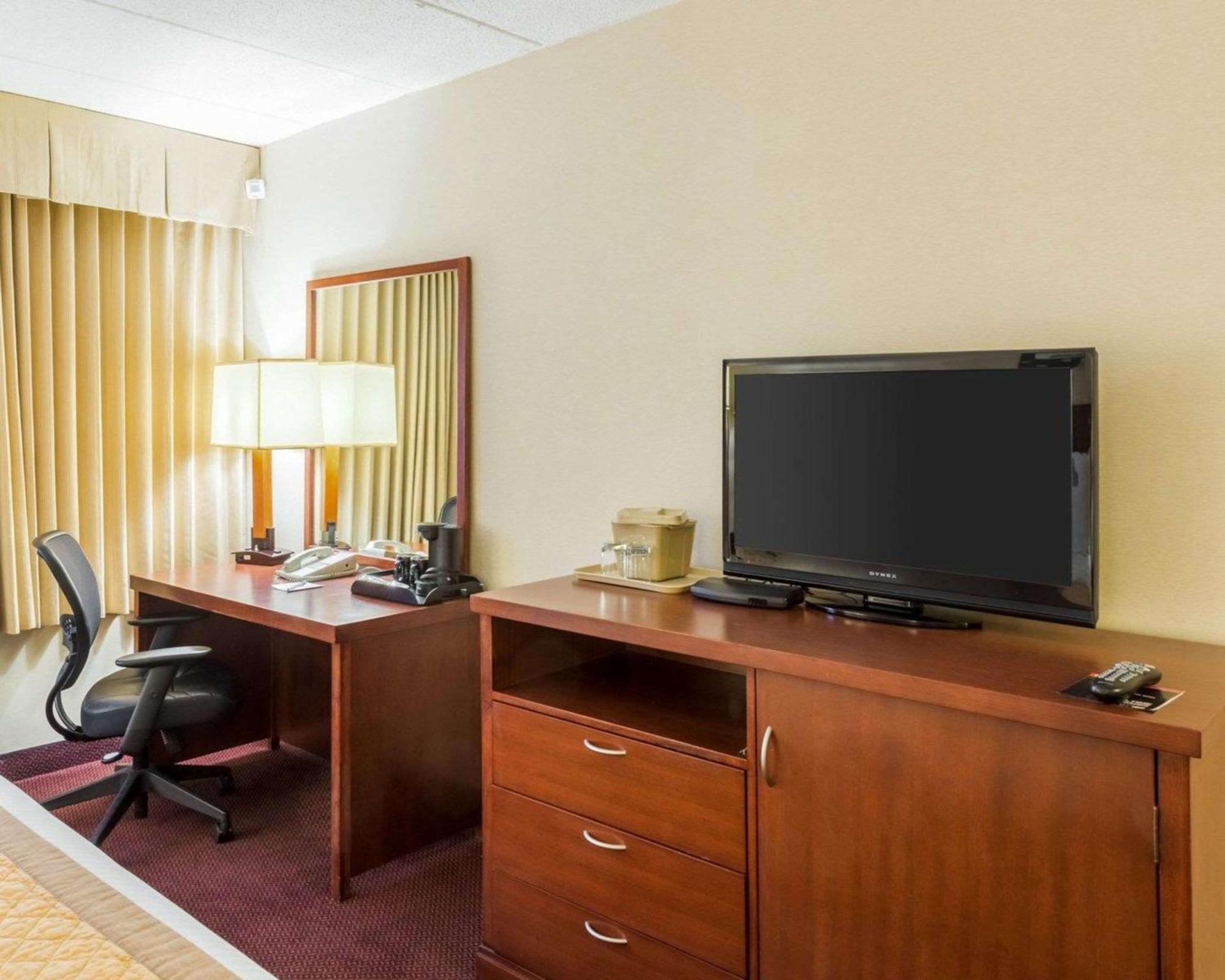 Clarion Hotel Somerset - New Brunswick Экстерьер фото