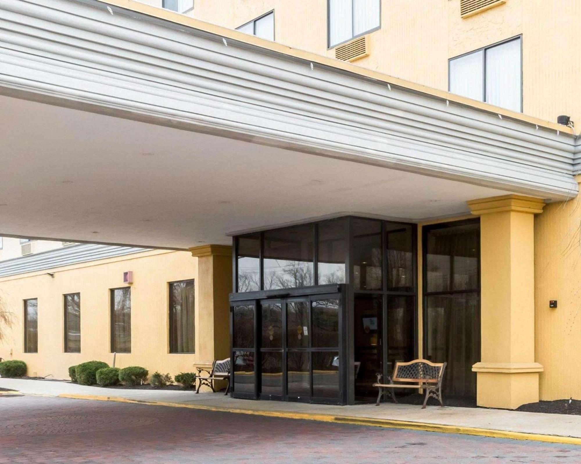 Clarion Hotel Somerset - New Brunswick Экстерьер фото