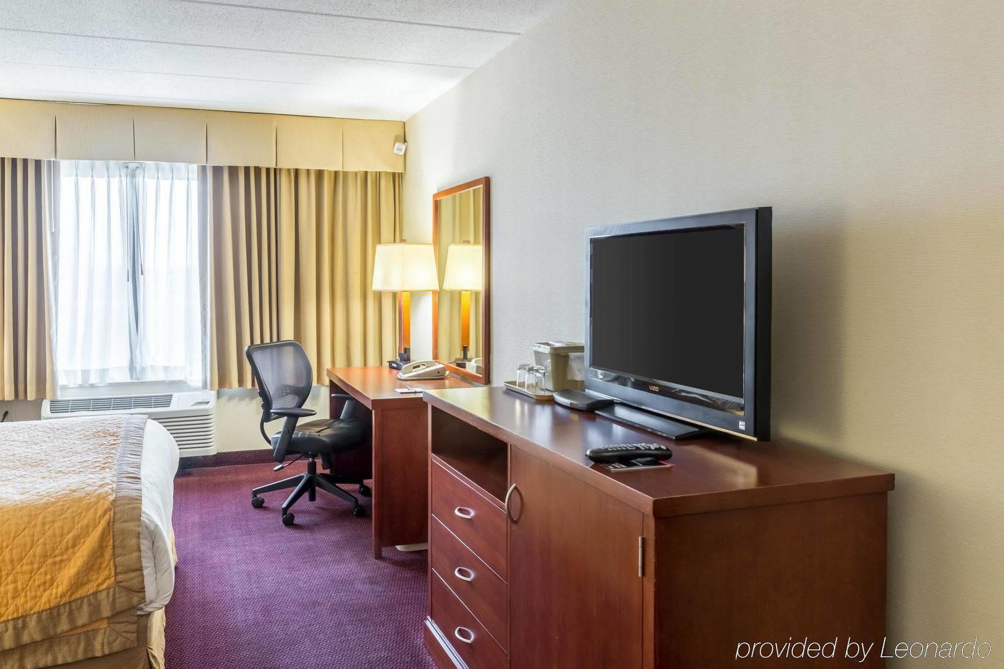 Clarion Hotel Somerset - New Brunswick Экстерьер фото