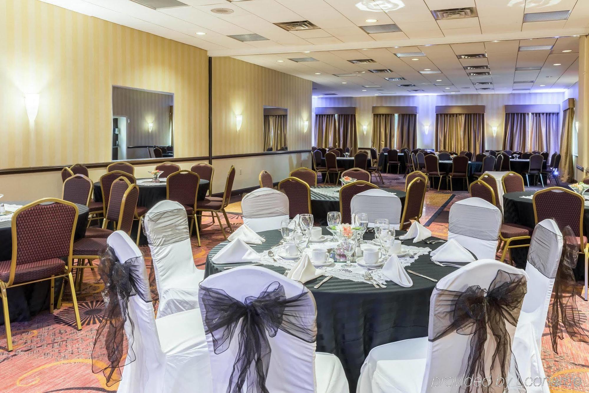 Clarion Hotel Somerset - New Brunswick Экстерьер фото