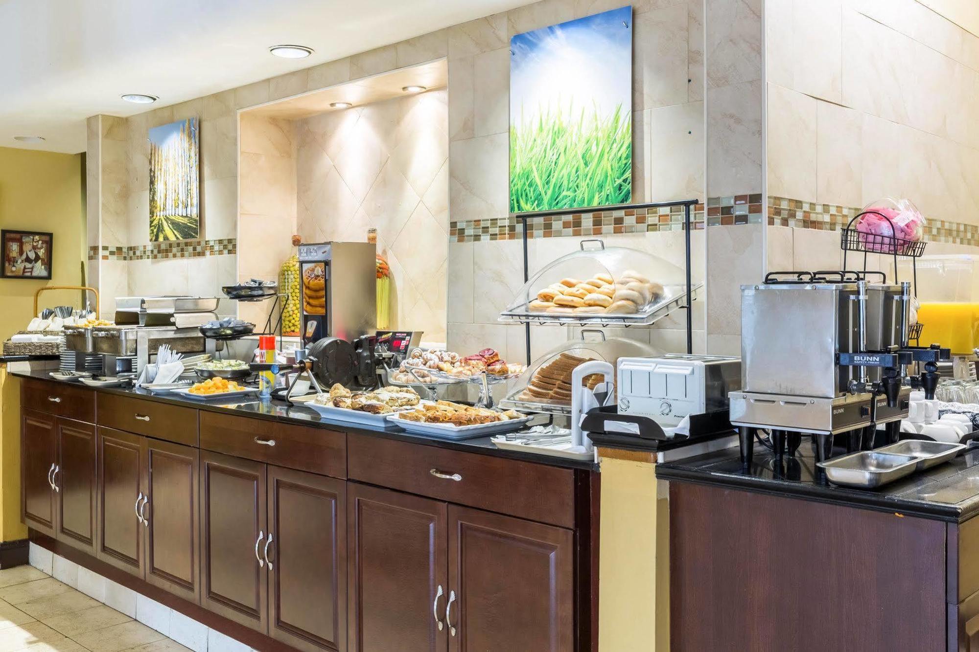 Clarion Hotel Somerset - New Brunswick Экстерьер фото